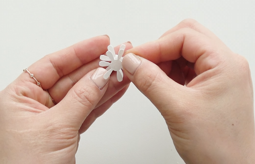 Layering white paper petals to create a fuller daisy flower shape
