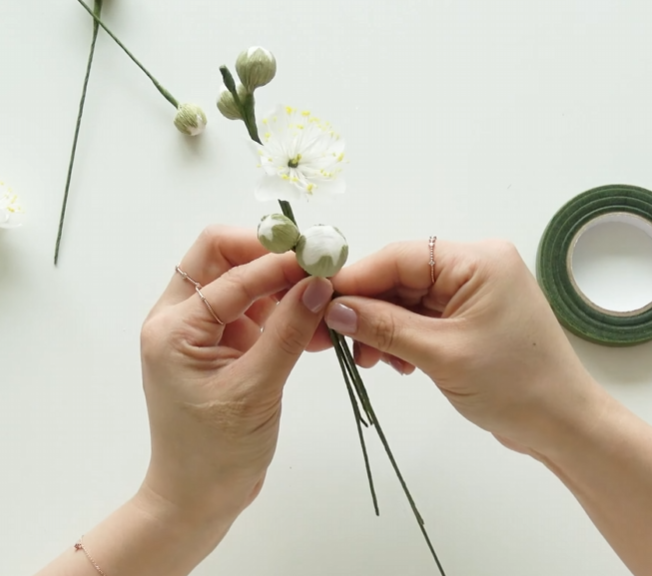 Assembling finished plum blossoms and buds into a natural paper flower branch